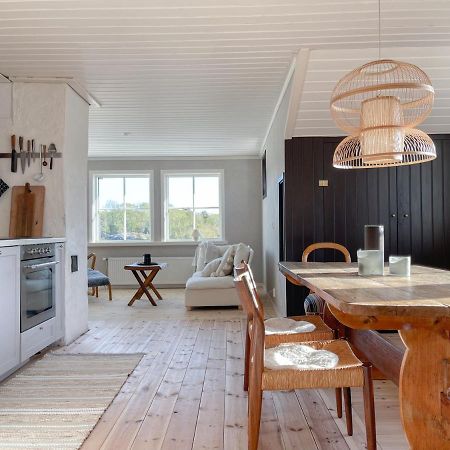 Lovely, Bright Apartment Overlooking Nature Fiskebackskil Exterior photo