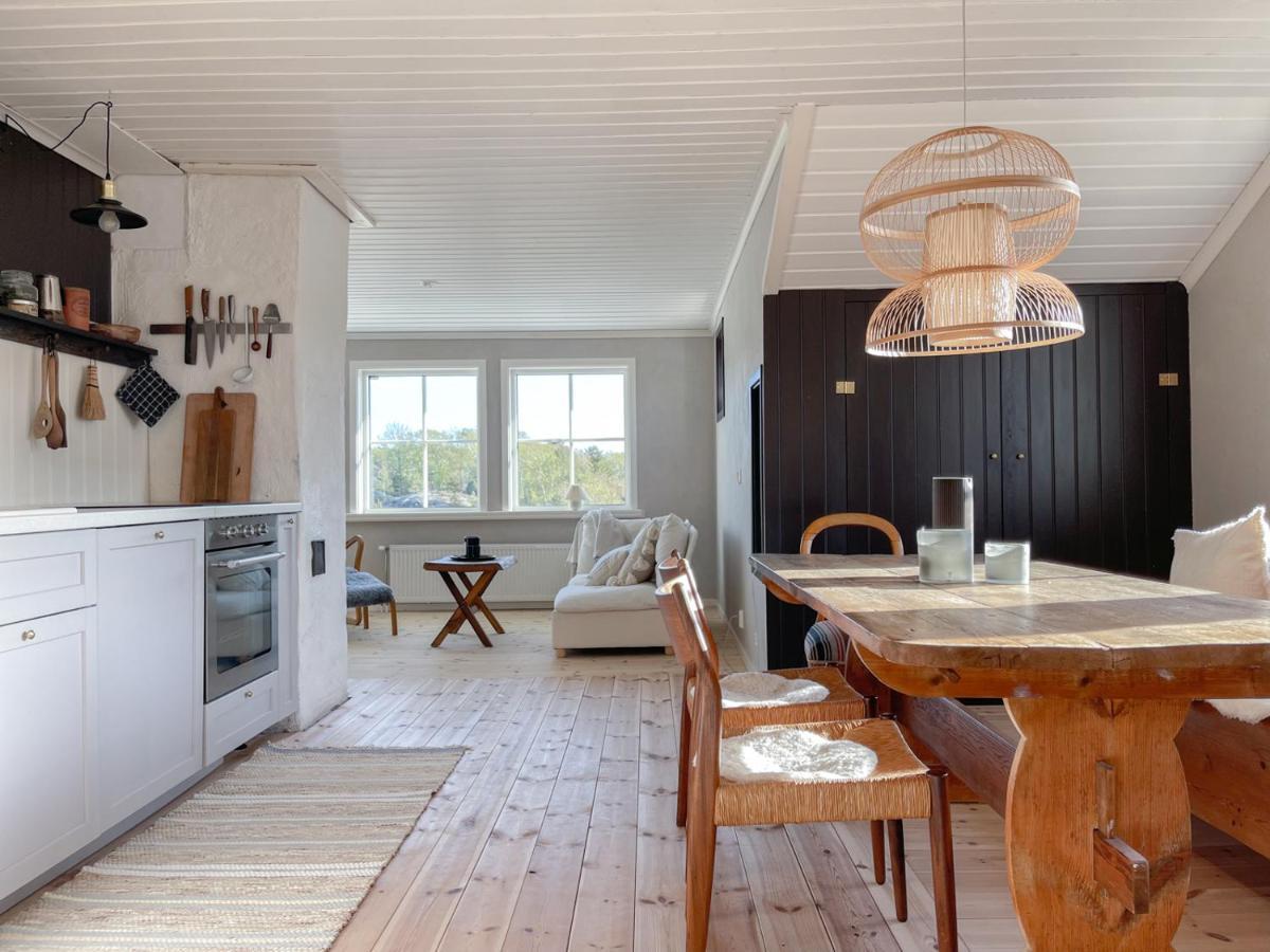 Lovely, Bright Apartment Overlooking Nature Fiskebackskil Exterior photo