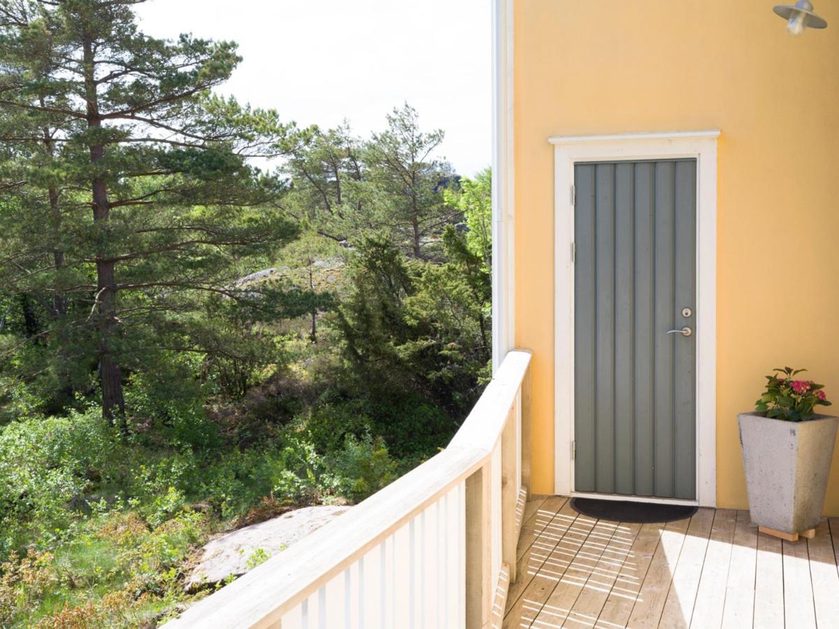 Lovely, Bright Apartment Overlooking Nature Fiskebackskil Exterior photo