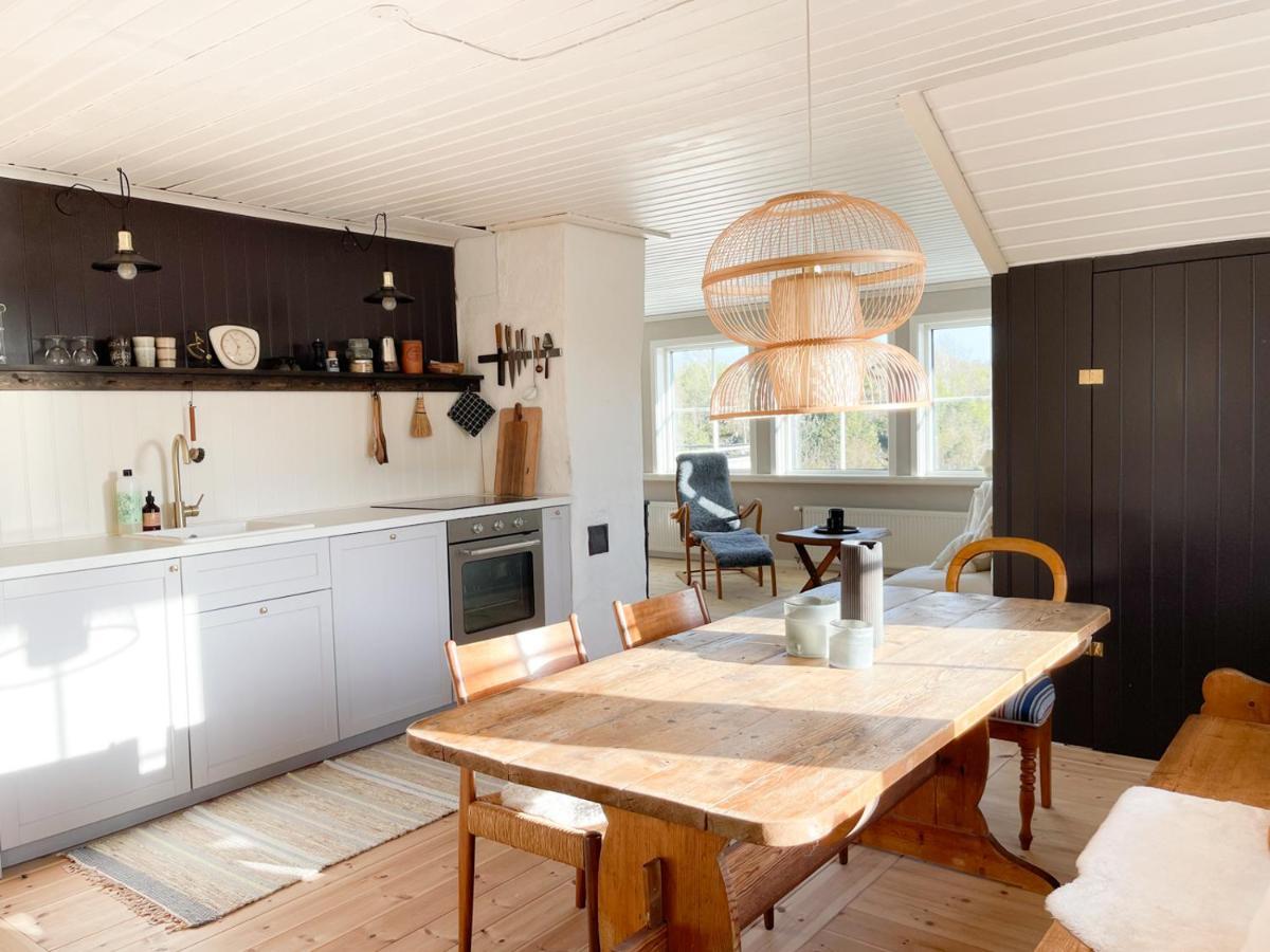 Lovely, Bright Apartment Overlooking Nature Fiskebackskil Exterior photo